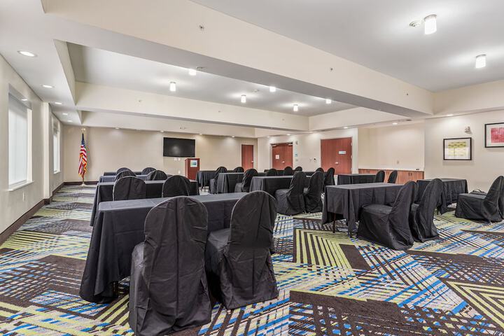Holiday Inn Express Suites Van Buren-Ft Smith Area by IHG