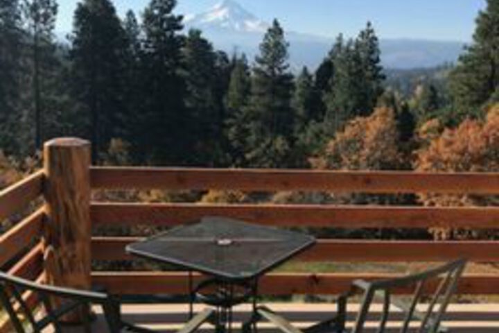 Bigfoot Lodge B & B