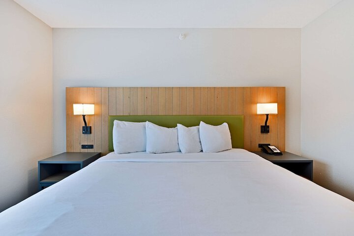 Country Inn & Suites by Radisson Bloomington-Normal Airport, IL