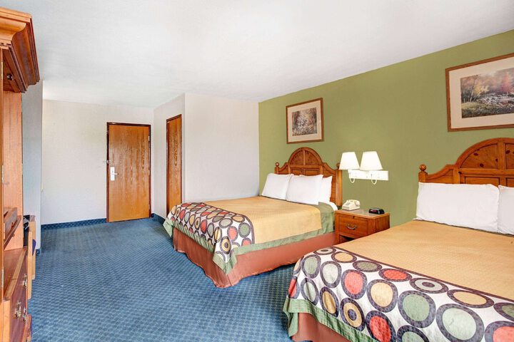 Room 11 of 19