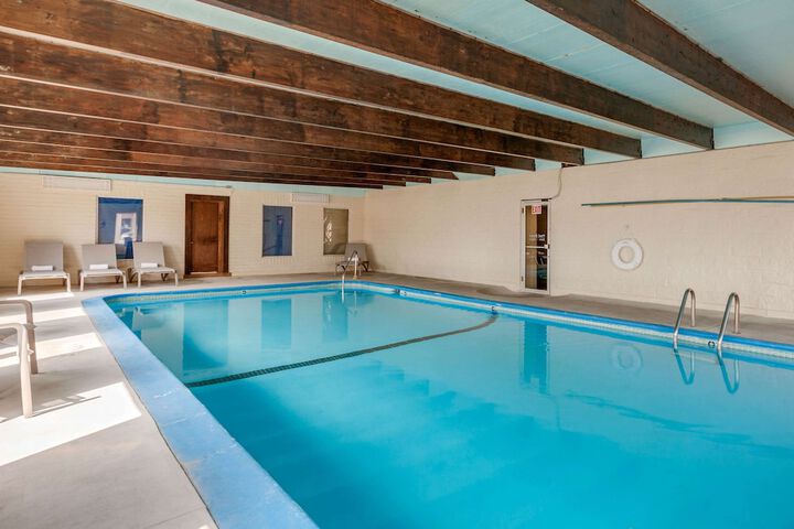 Rodeway Inn & Suites Ontario