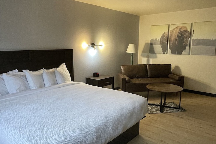 Room 6 of 13