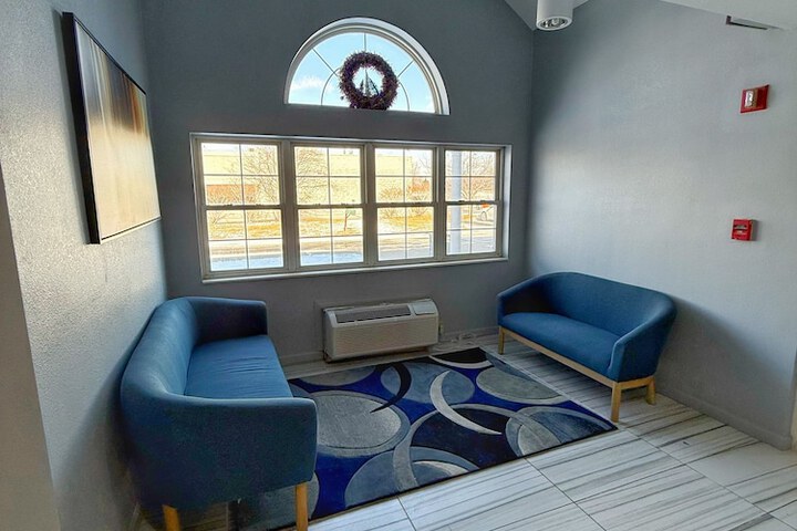 BlissPoint Inn & Suites Northwood