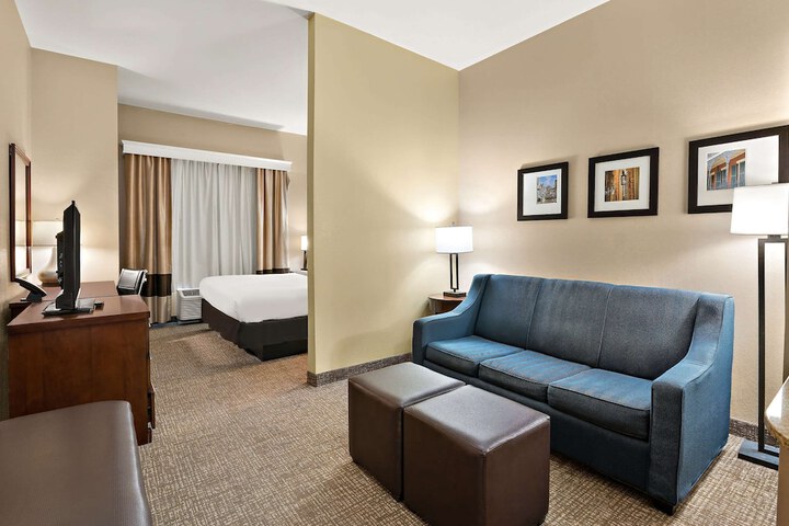 Room 27 of 35