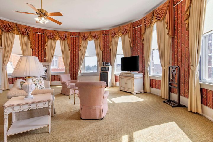 Room 25 of 32