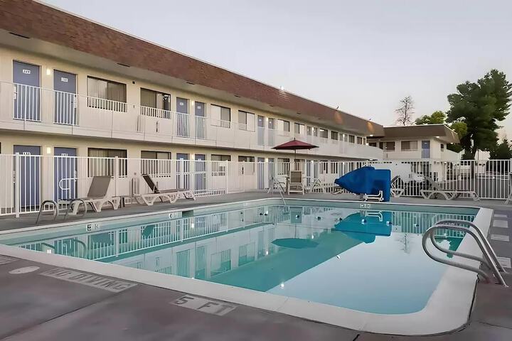Super 8 by Wyndham Turlock