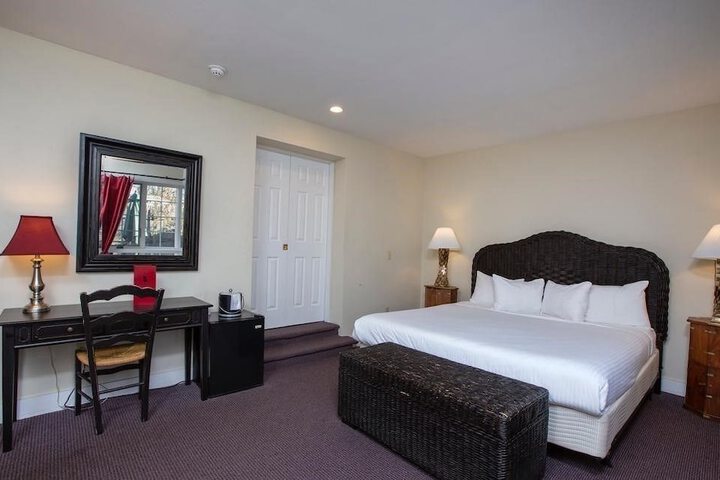 Room 13 of 18