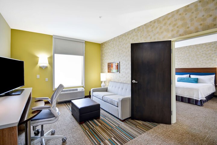 Room 13 of 28