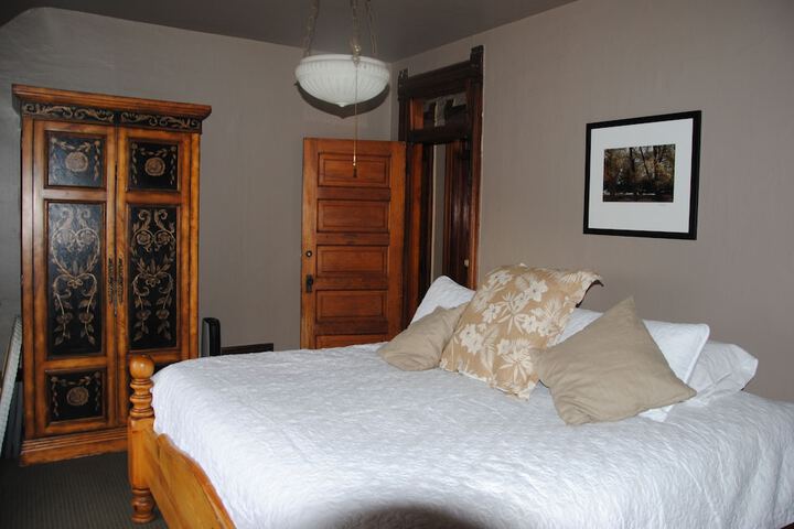 Room 51 of 77