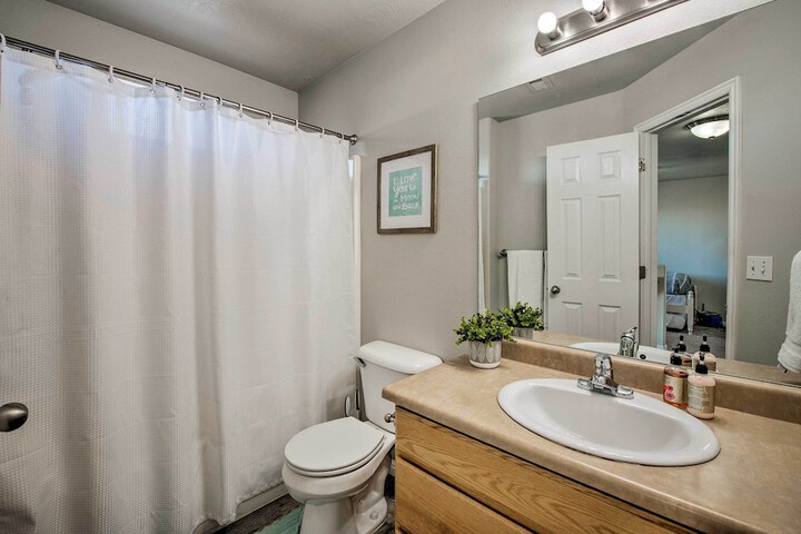 Mtn View Townhome w / Amenities 17 Mi to Snowbird!