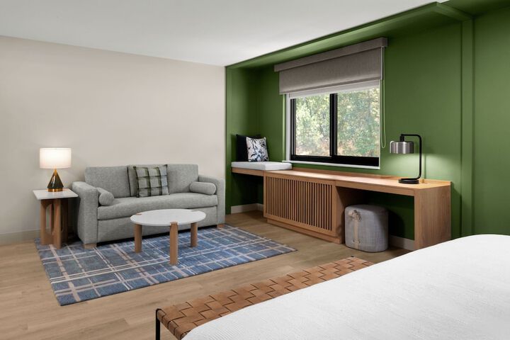 The Inelle Oakhurst Yosemite, a Tribute Portfolio Hotel