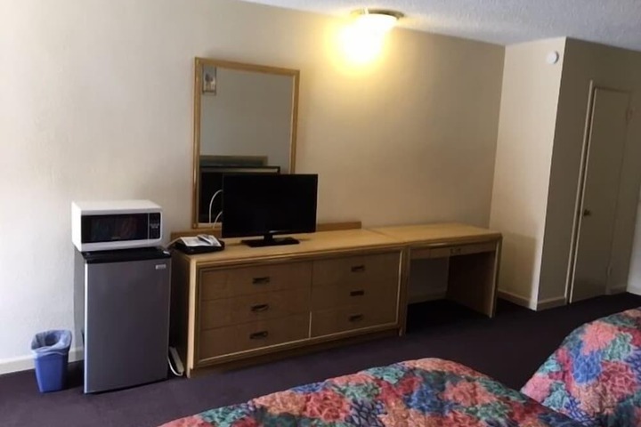 Room 7 of 10
