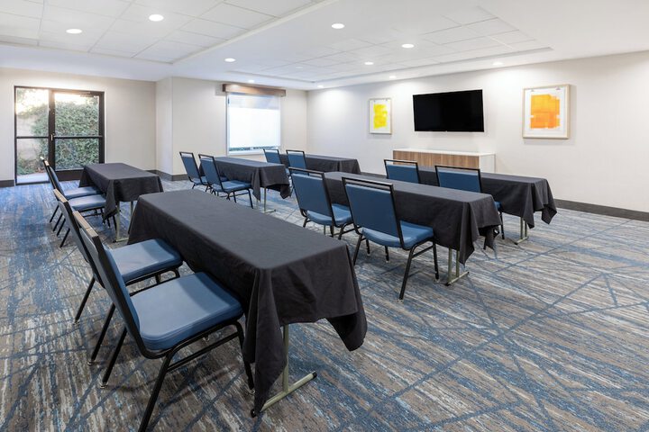 Holiday Inn Express & Suites Lathrop by IHG