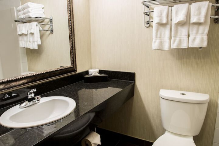 Merit Hotel & Suites