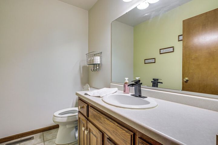 Door County Townhome: Pool Access 1 Mi to Beach!