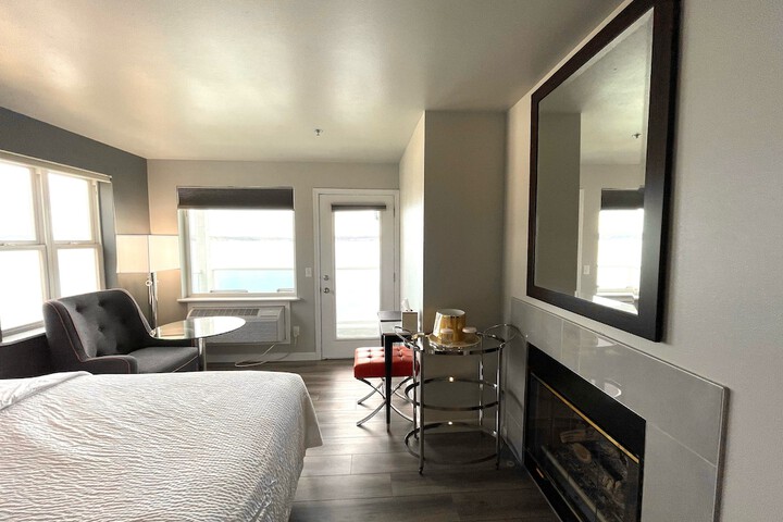 Tides Inn & Suites