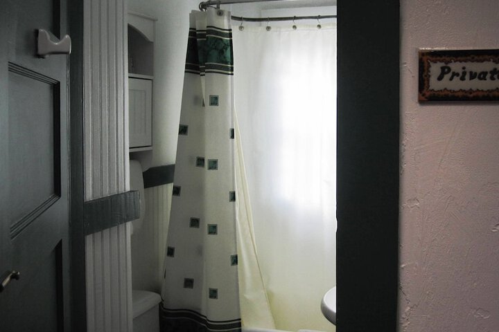 Room 51 of 196