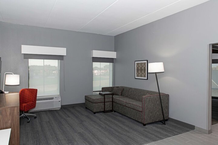Room 12 of 28
