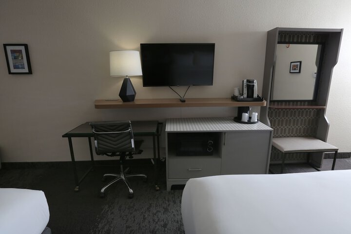 Room 27 of 63