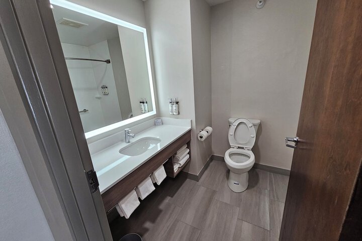 Room 42 of 61