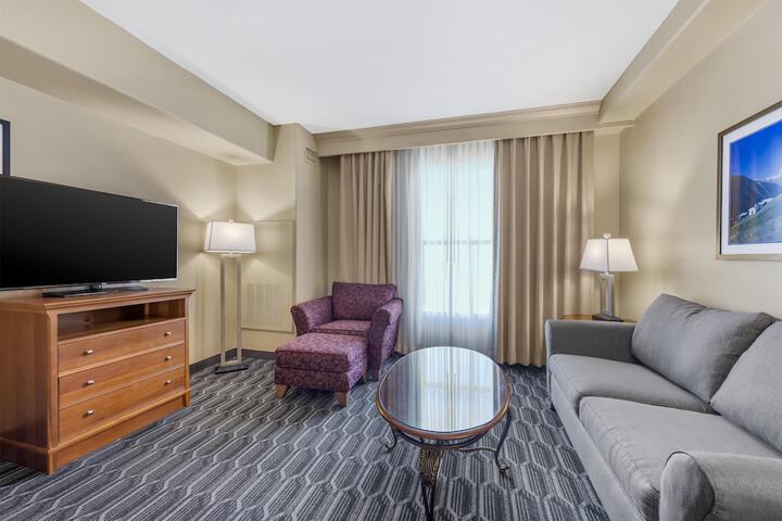 Best Western Plus Swiss Chalet Hotel & Suites