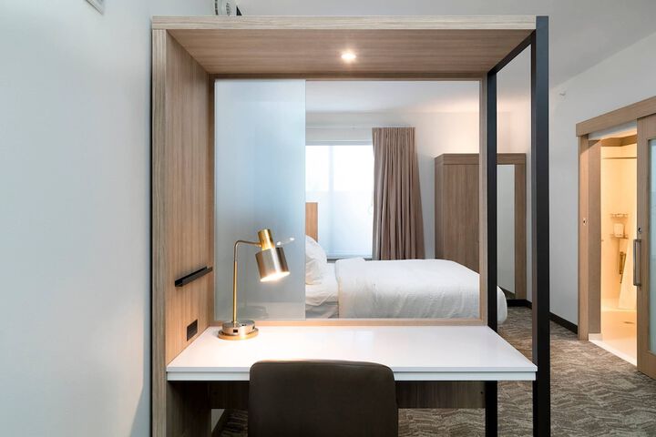Room 20 of 38