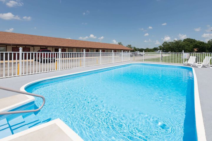 Pool 4 of 35