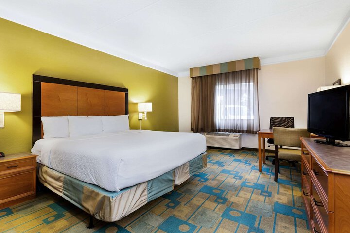 Room 30 of 60