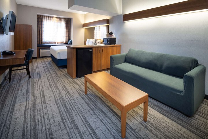 Room 10 of 26
