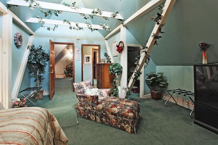 Room 25 of 39