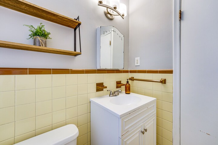 Pet-friendly Vacation Rental Apt Near Bishop Park!