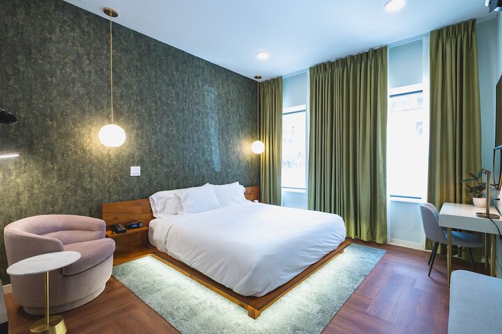 Room 14 of 18