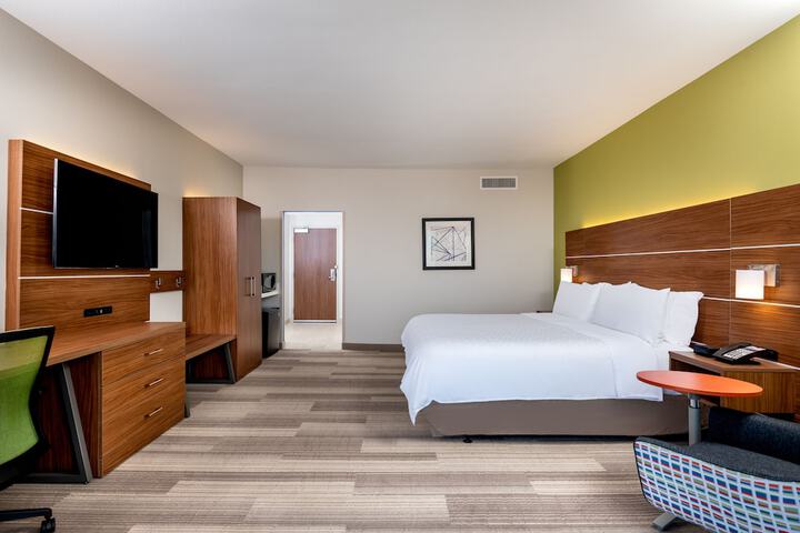 Holiday Inn Express & Suites Santa Ana - Orange County by IHG