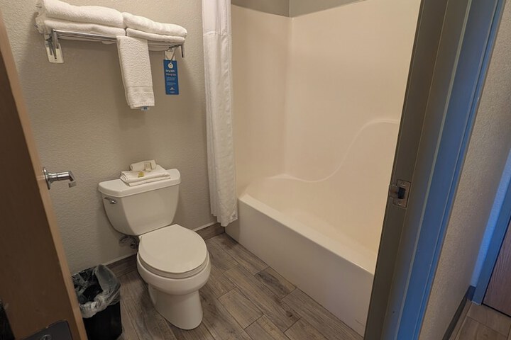 Days Inn & Suites by Wyndham Castle Rock