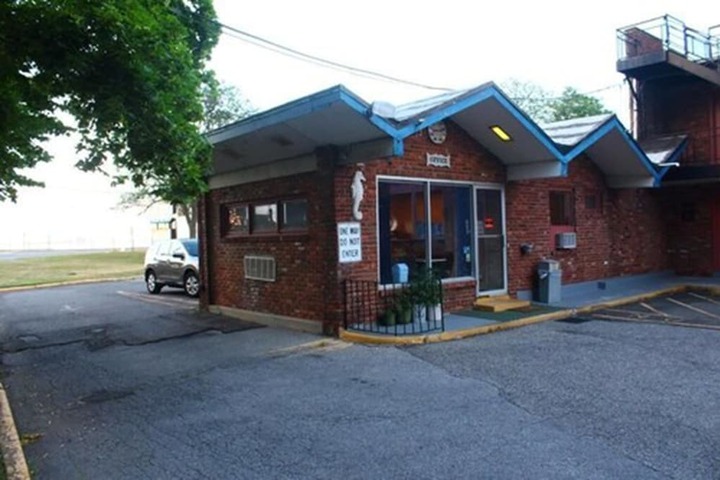 Tides Motor Inn at Stehli Beach