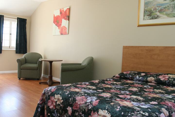 Room 53 of 99