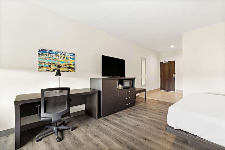 Room 25 of 32