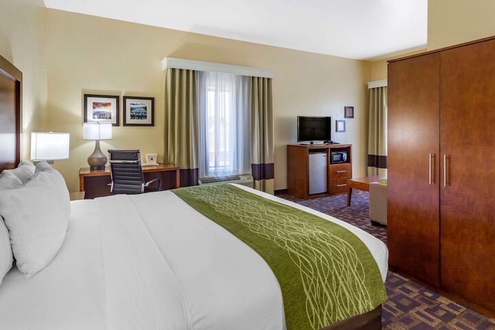 Room 10 of 33