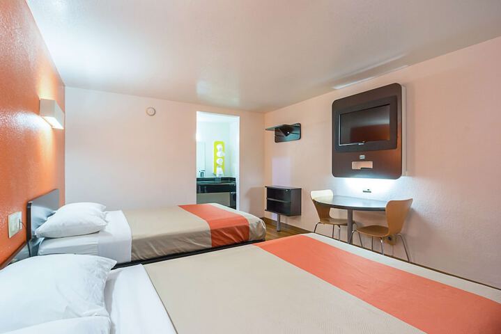 Room 14 of 30