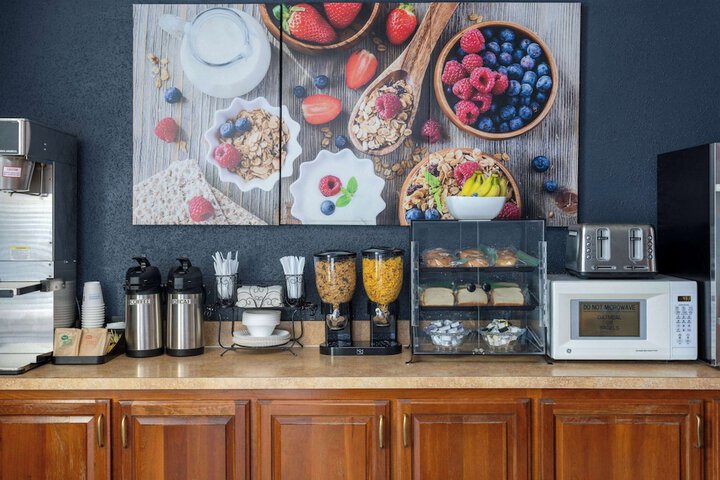 Breakfast/Coffee Service 32 of 36