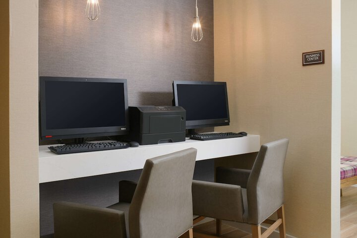 Business Center 33 of 35