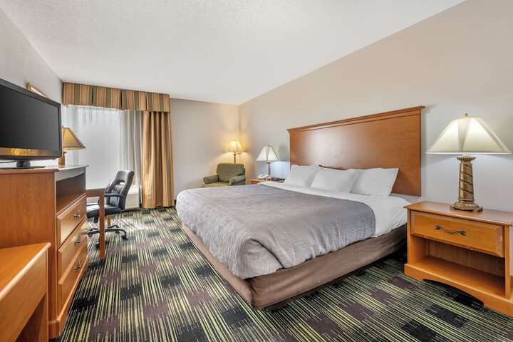 Quality Inn & Suites Near Amish Country
