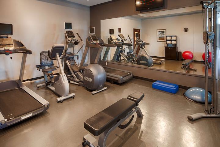 Best Western Plus Winnipeg Airport Hotel