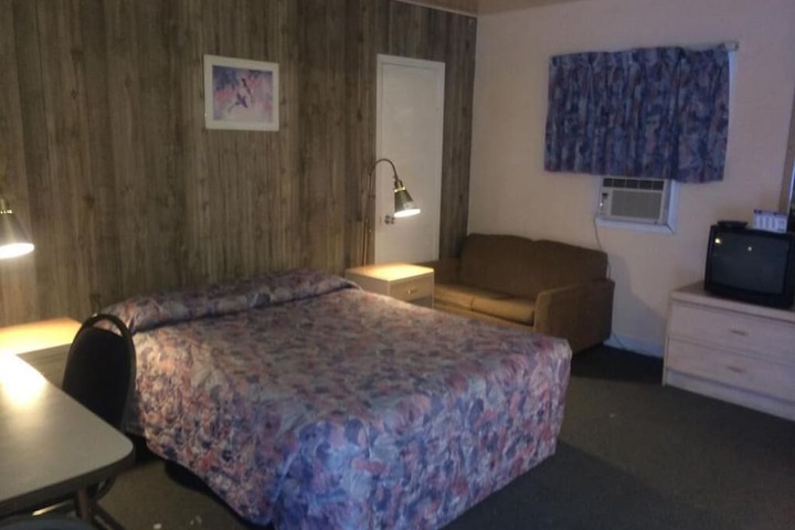 Room 11 of 25