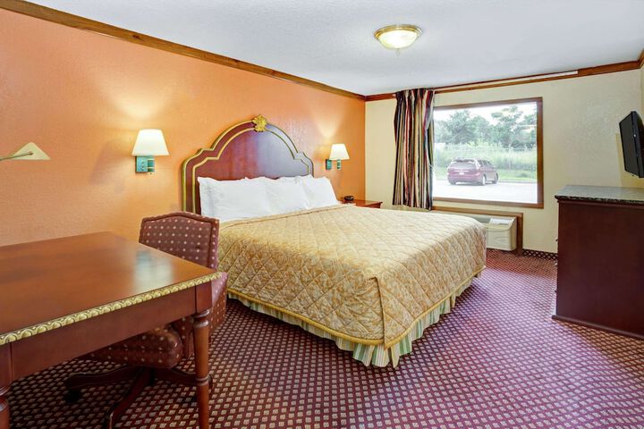Room 7 of 15