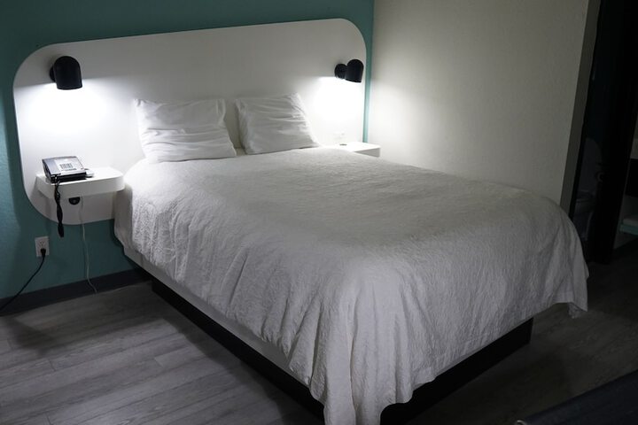 Room 16 of 21