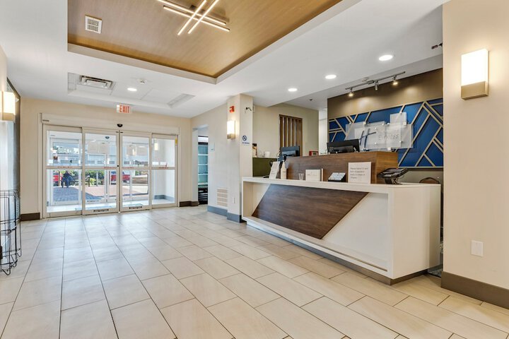 Holiday Inn Express & Suites Starkville by IHG