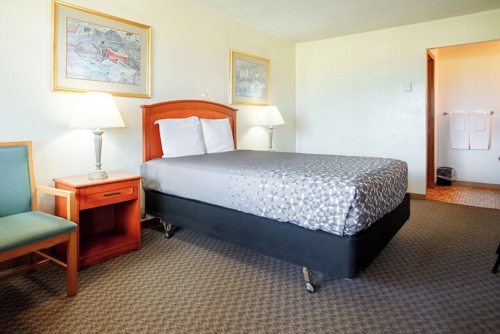 Room 10 of 25