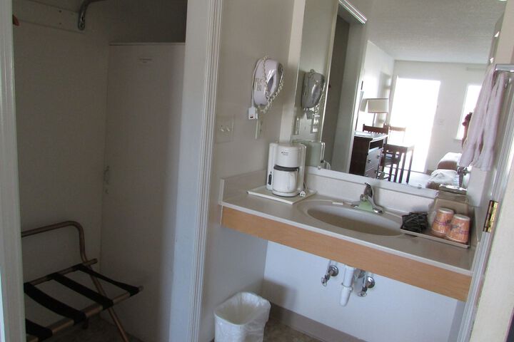 Douglas Inn & Suites