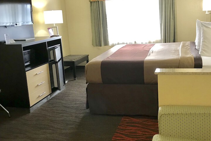 Quality Inn & Suites Benton Harbor - St. Joseph